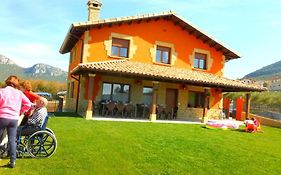 Casa rural Navarra para niños, accesible para grupos grandes de 14-16 personas Belastegui II